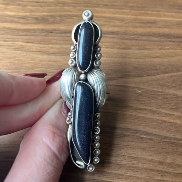 Vintage Native 925 Sterling Silver and Blue Sunstone HUGE Full Finger Ring - Picture 2 of 8